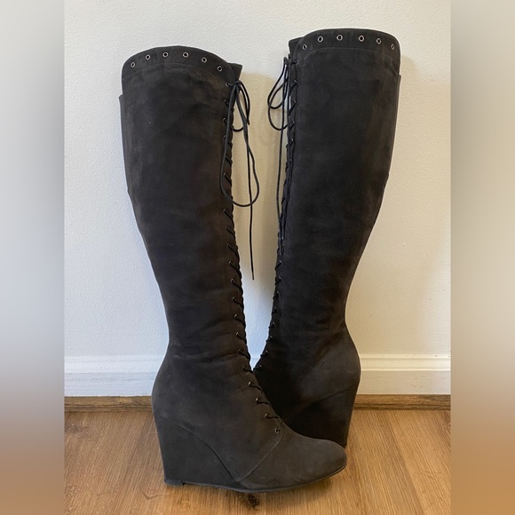 Like New! Stuart Weitzman Suede Knee High Lace Up Wedge Boots, Size 9 - Picture 7 of 16
